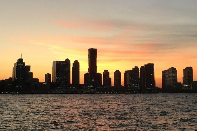 2-hour-private-luxury-new-york-city-sunset-boat-tour-2