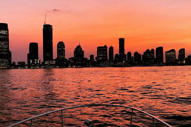 2-hour-private-luxury-new-york-city-sunset-boat-tour-2