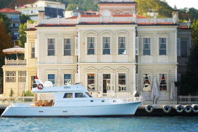 2-hour-private-luxury-yacht-cruise-on-bosphorus-with-transfers