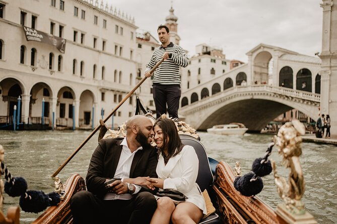 2-hour-private-photo-shoot-in-venice-with-gondola-ride