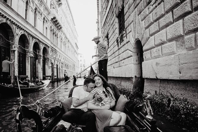 2-hour-private-photo-shoot-in-venice-with-gondola-ride