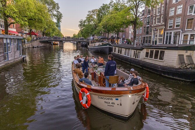 2-hour-small-group-canal-cruise-w-dutch-snacks-onboard-bar