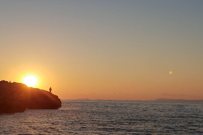 2-hour-sorrento-coast-sunset-cruise-with-dinner-experience