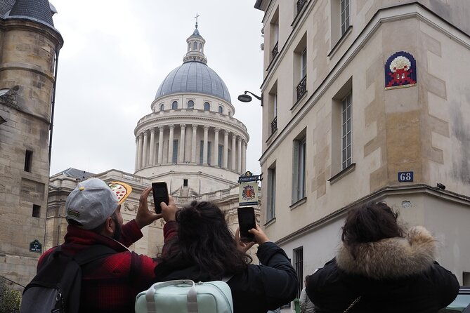 2-hour-street-art-walk-and-space-invaders-hunt-in-paris-2