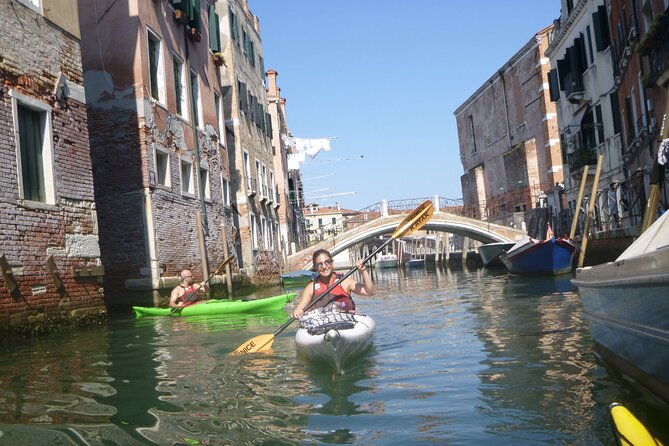 2-hour-venice-canal-kayak-tour-premium-experience-by-day