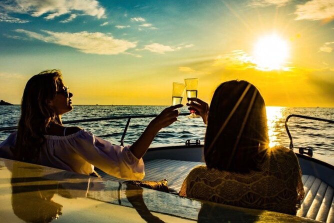 2-hours-aperitif-on-boat-at-sunset