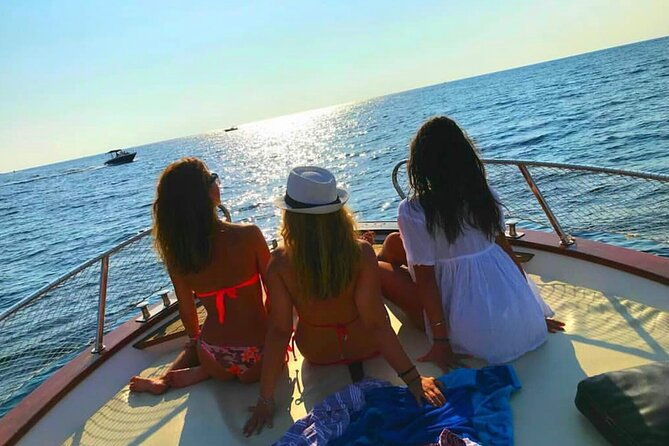 2-hours-aperitif-on-boat-at-sunset