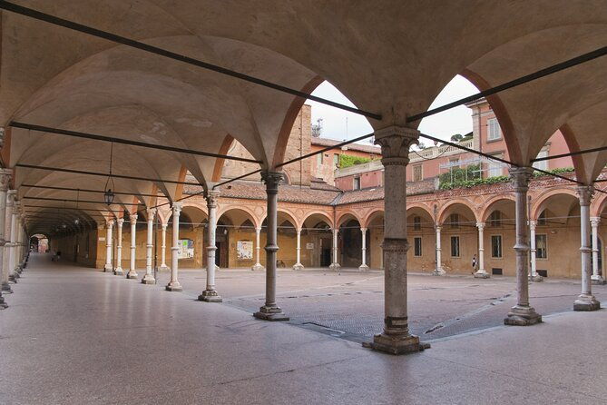 2-hours-bologna-guided-private-tour-for-kids-and-families