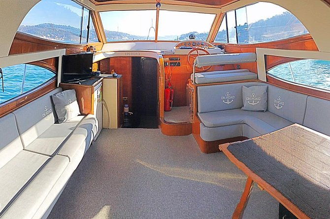 2-hours-bosphorus-yacht-cruise-2