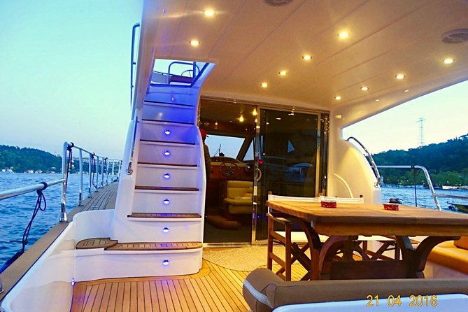 2-hours-bosphorus-yacht-cruise