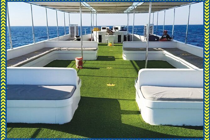 2 Hours Catamaran and Submarine with Snorkeling in Hurghada - The Sum Up
