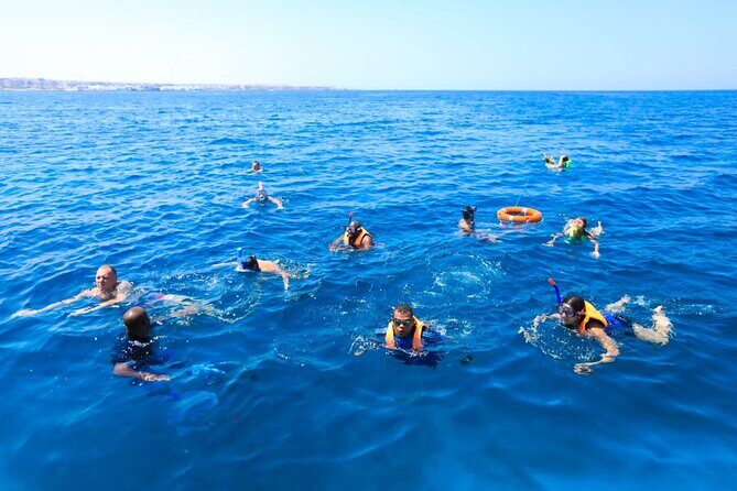 2 Hours Catamaran and Submarine with Snorkeling in Hurghada - FAQ