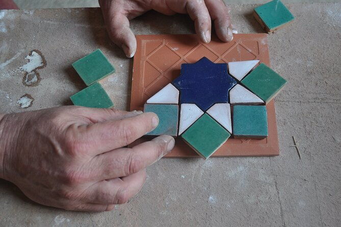 2-hours-craft-workshop-the-alhambra-with-your-hands-2