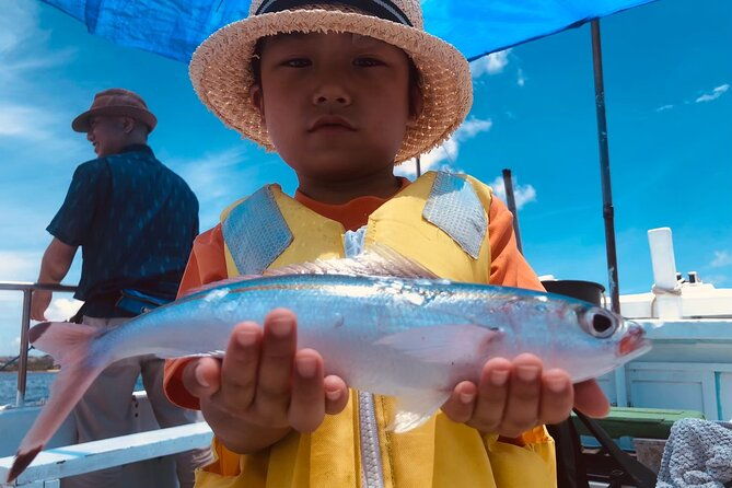 2-hours-family-fishing-in-okinawa