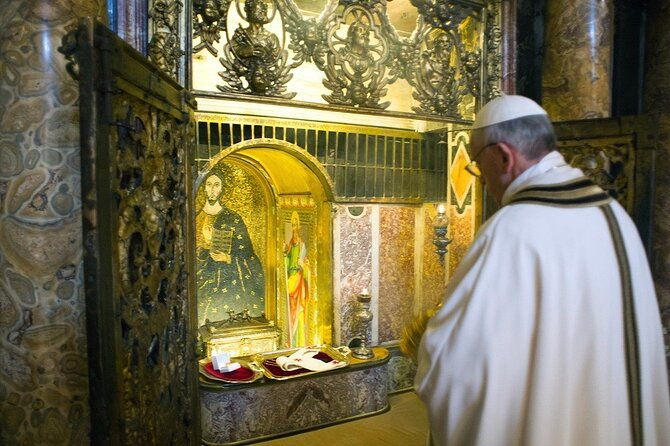 2-hours-guided-walking-tour-in-st-peters-and-dome-exploration