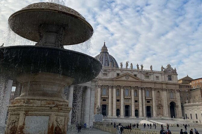 2-hours-guided-walking-tour-in-st-peters-and-dome-exploration