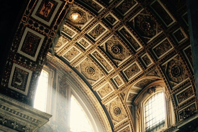 2-hours-guided-walking-tour-in-st-peters-and-dome-exploration