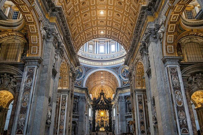 2-hours-guided-walking-tour-in-st-peters-and-dome-exploration
