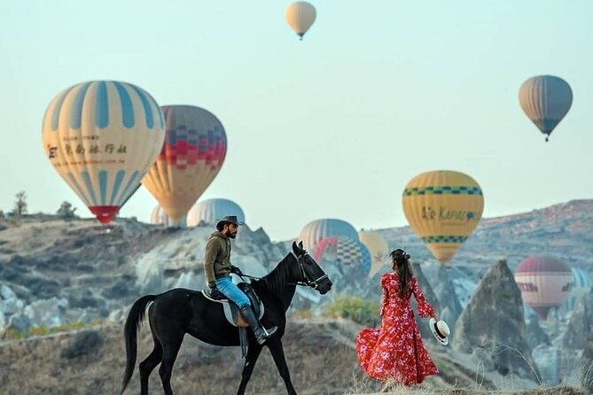 2-hours-horse-riding-with-balloons-at-sunrise-in-cappadocia