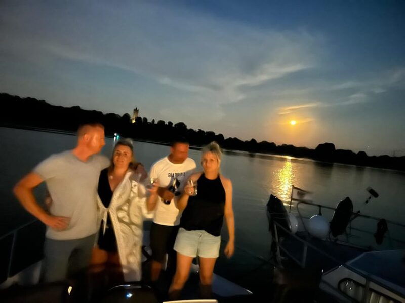 2-hours-private-harbor-and-castle-sightseeing-cruise