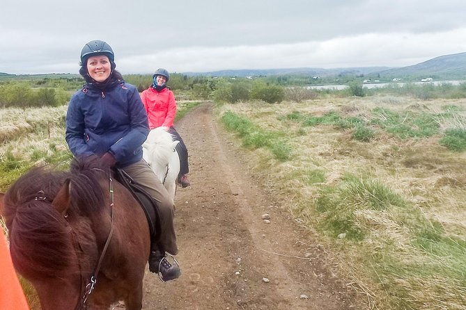 2-hours-private-horse-riding-to-lake-hafravatn-reykjavik-mos
