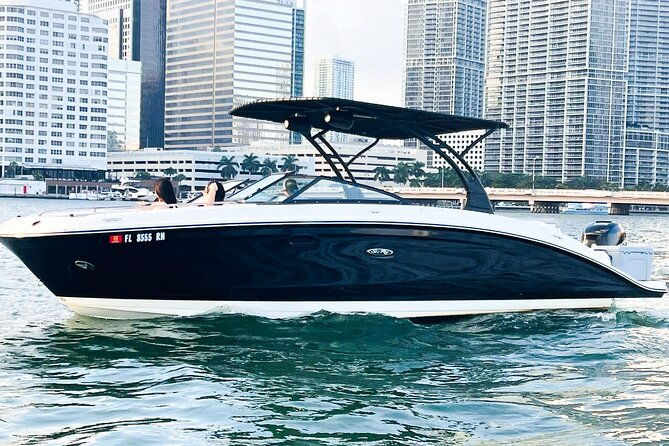 2-hours-private-miami-boat-tour-with-champagne-2