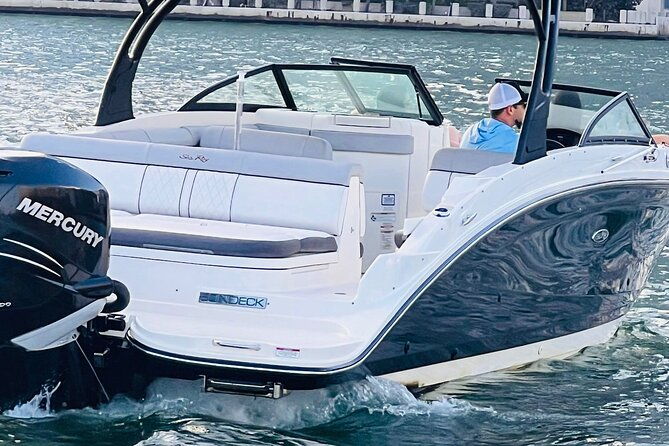 2-hours-private-miami-boat-tour-with-champagne-2