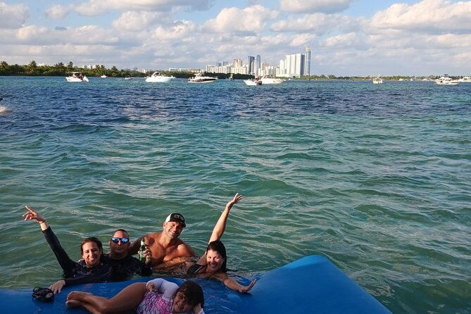 2-hours-private-miami-boat-tour-with-champagne-2