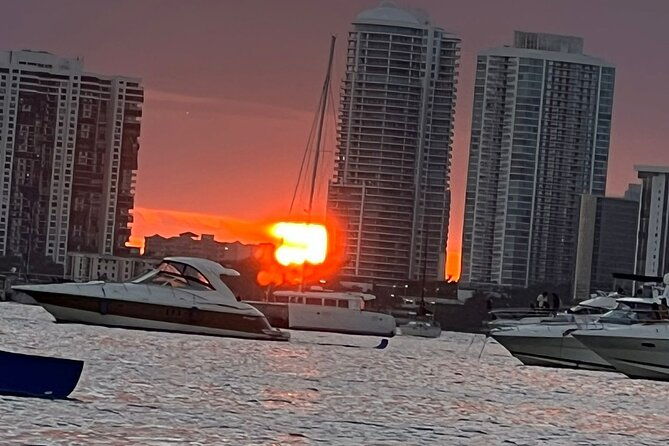 2-hours-private-miami-boat-tour-with-champagne-2