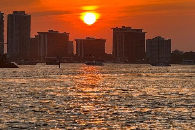 2-hours-private-miami-boat-tour-with-champagne-2