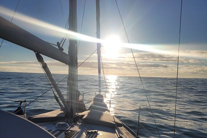 2-hours-romantic-experience-for-two-by-sailboat-in-cascais