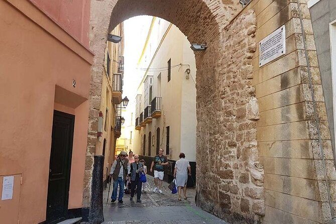 2 Hours Tour around Cádiz: History, anecdotes and curiosities - FAQs