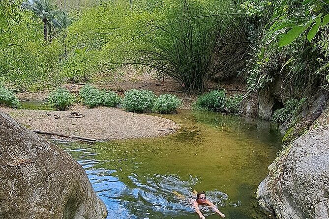 2-hours-trekking-waterfall-tour-in-tobago