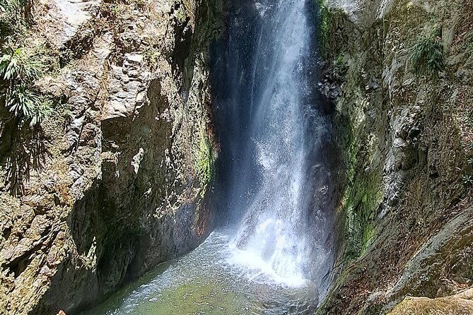 2-hours-trekking-waterfall-tour-in-tobago
