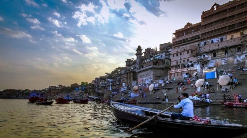 2 Hours Walk & Explore The Ghats Of Varanasi With Guide - Who Should Consider This Tour?