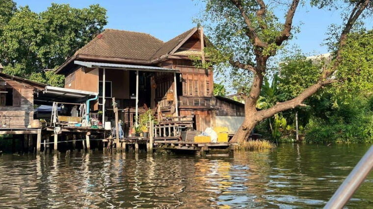 2-hrs-private-bangkok-canal-boat-tour-traditional-flat-boat