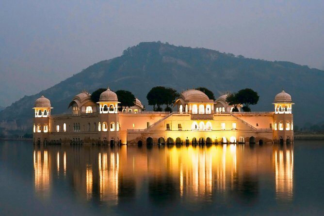 2 Nights & 3 Days Jaipur Luxury tour From New Delhi - FAQs