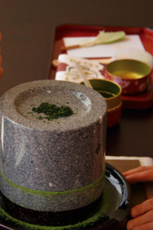 2-types-of-japanese-sweets-making-and-tea-ceremony