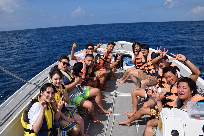 200m-parasailing-experience-in-okinawa-depart-from-ginowan-marina