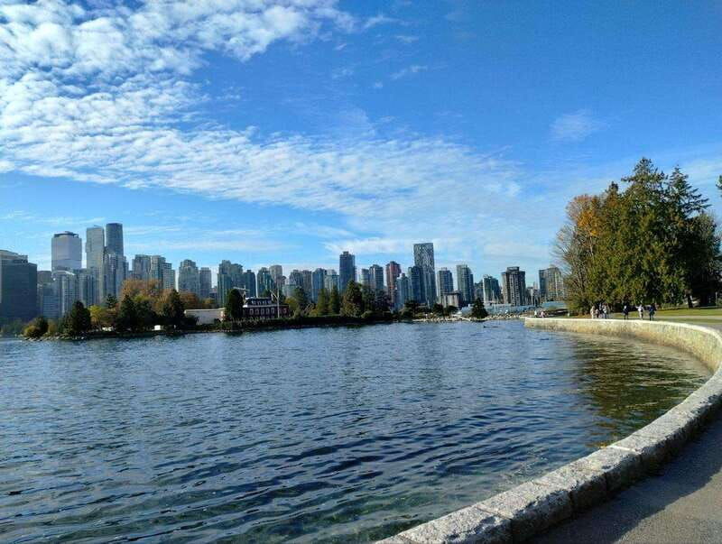 22-in-1-car-tour-aquarium-stanley-park-lions-gate-totemmore