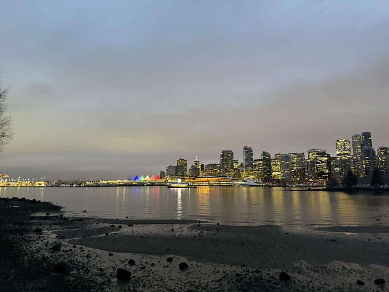 22-in-1-car-tour-aquarium-stanley-park-lions-gate-totemmore