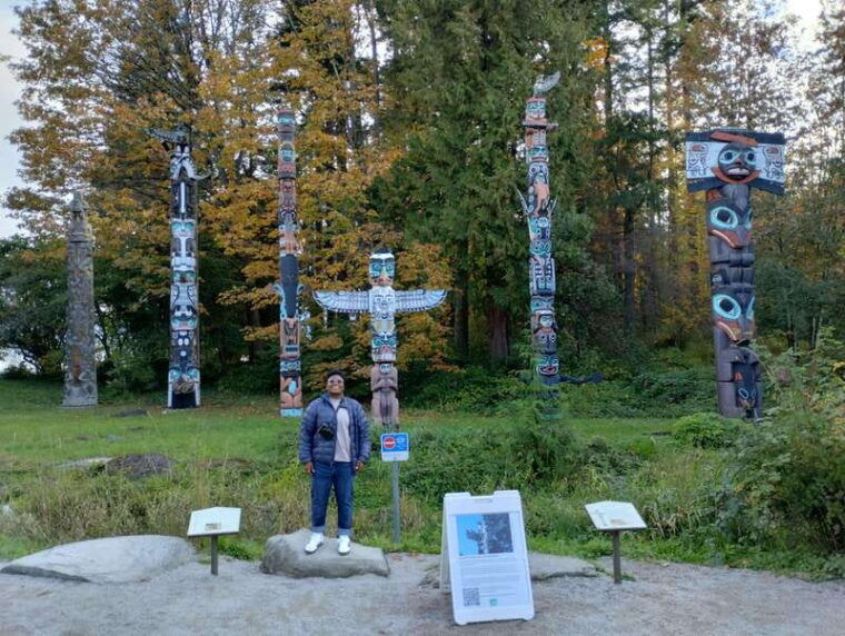 22-in-1-car-tour-aquarium-stanley-park-lions-gate-totemmore
