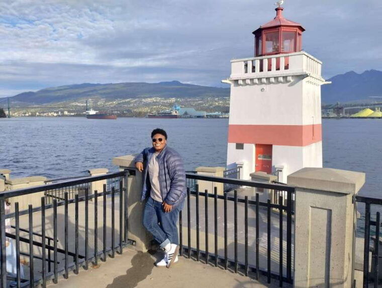 22-in-1-car-tour-aquarium-stanley-park-lions-gate-totemmore