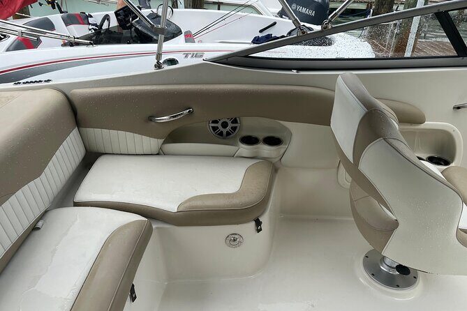 24 Ft Miami Bay: Private Boat, Gas Included , 8 people, Captained - Highlights and Real-Life Experiences