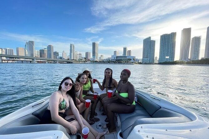 26-ft-boat-miami-bay-tour-for-2-or-4-hours-10-people