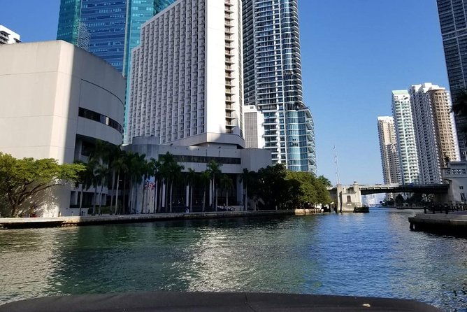 26-ft-boat-miami-bay-tour-for-2-or-4-hours-10-people