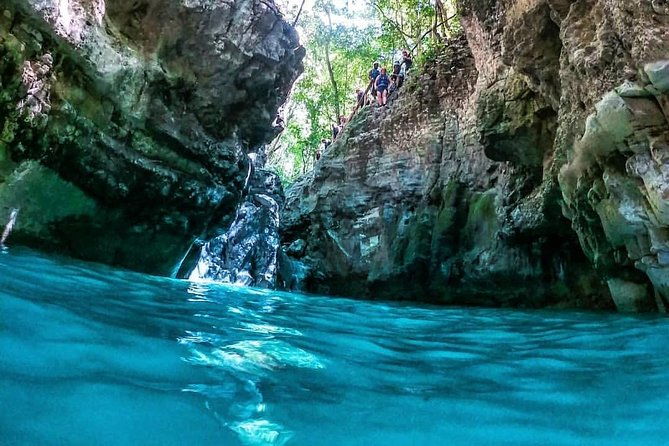 27-waterfalls-with-locals-expert-guides-from-damajagua-entrance