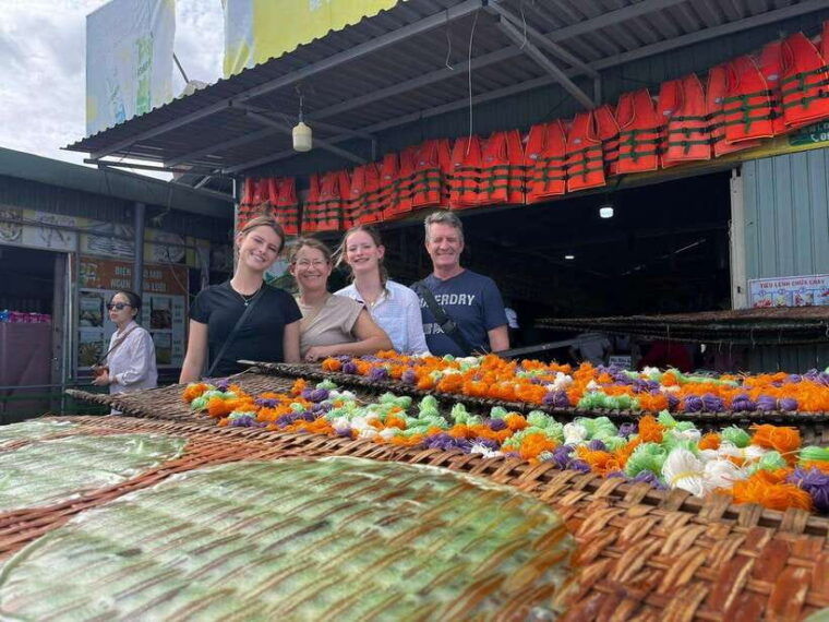 2days-combo-floating-market-lady-mountain-caodai-tunnels