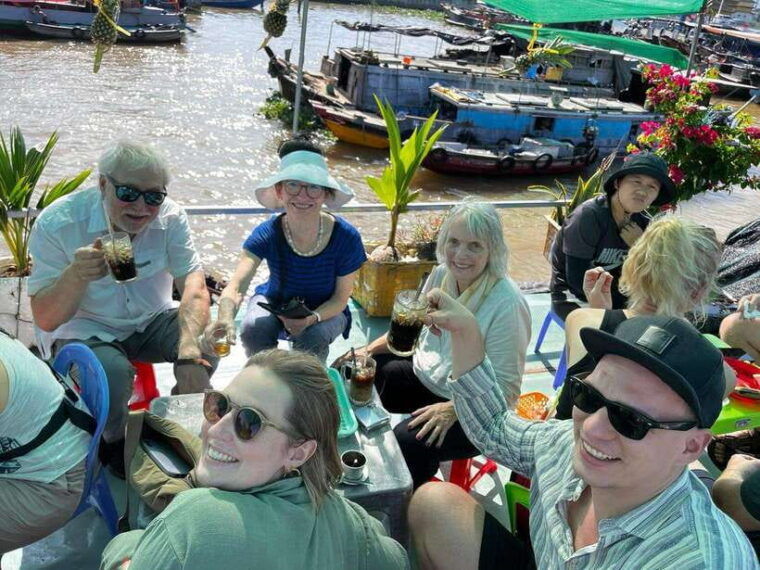 2days-combo-floating-market-lady-mountain-caodai-tunnels