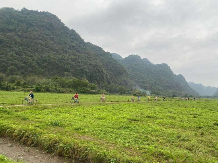 2days-tour-lan-ha-bay-cat-ba-island-caves-kayaking